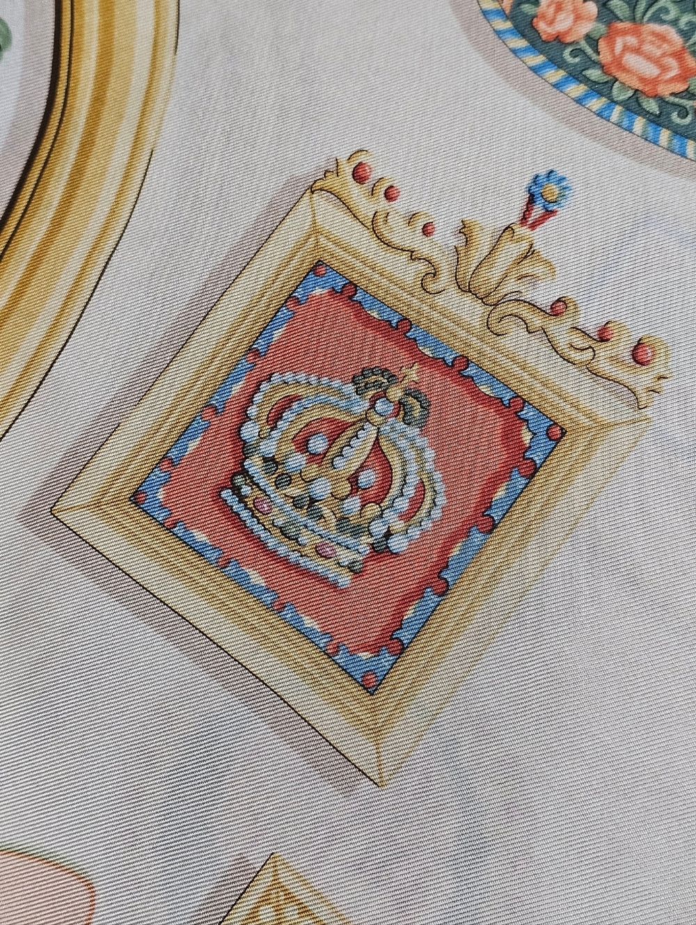 GUCCI SCARF - Picture 5 of 16